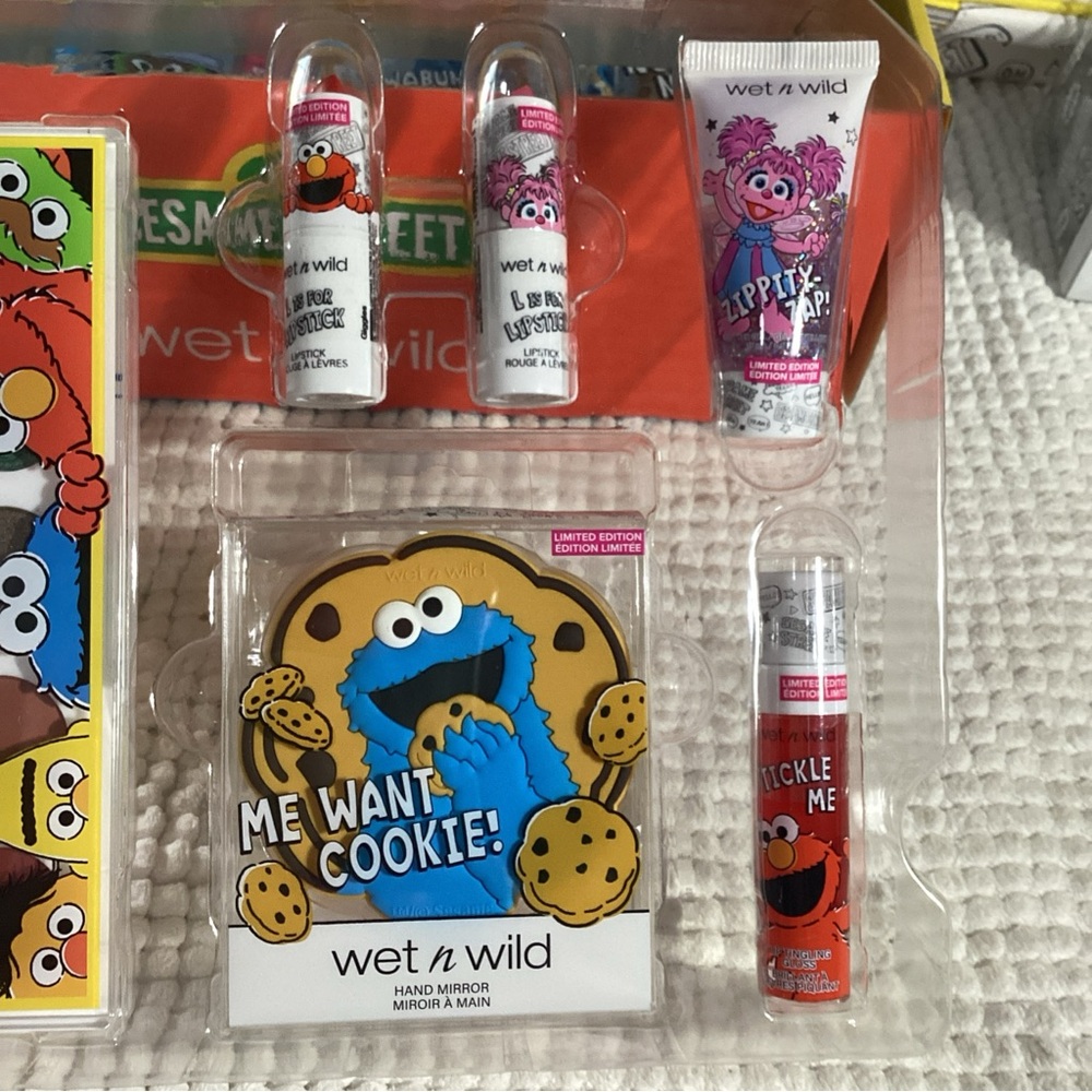 Wet n Wild Sesame Street Limit Ed Makeup Collection, PR Box + Bag + Sponge Set - Picture 13 of 16